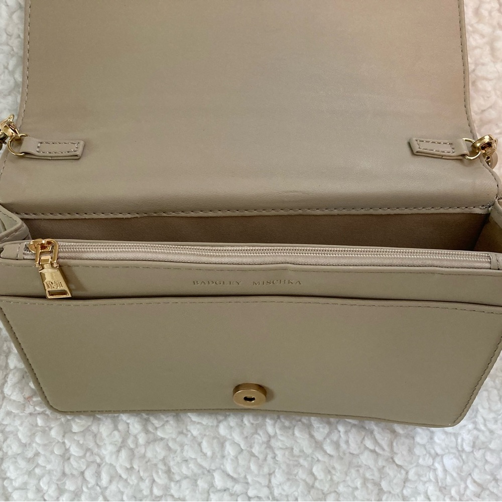 NWOT Badgley Mischka beige vegan leather diamond crossbody purse w/round studs - Picture 7 of 7